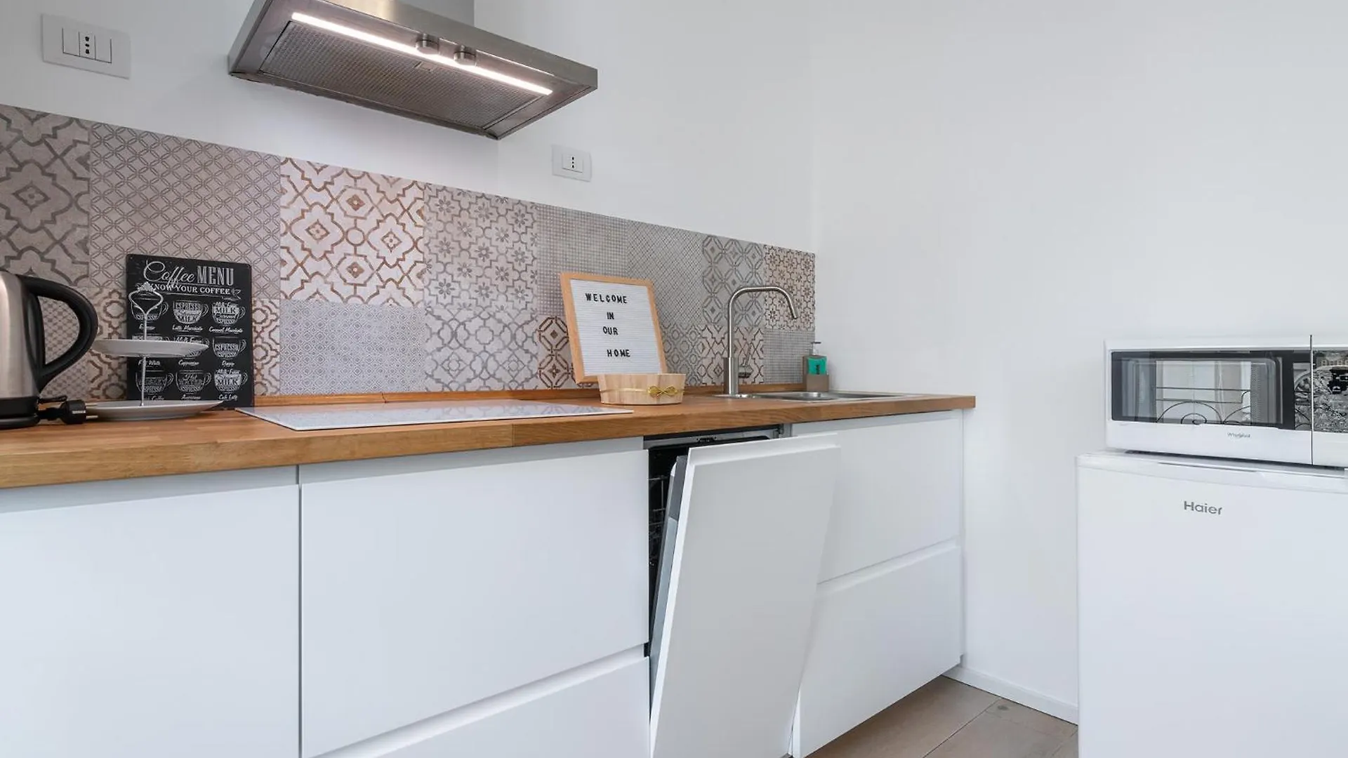 White Dream Apartment 칼리아리